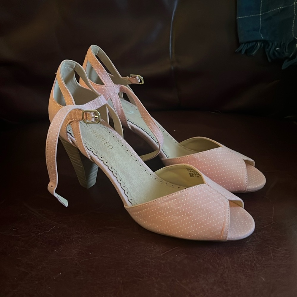 Pink wedges